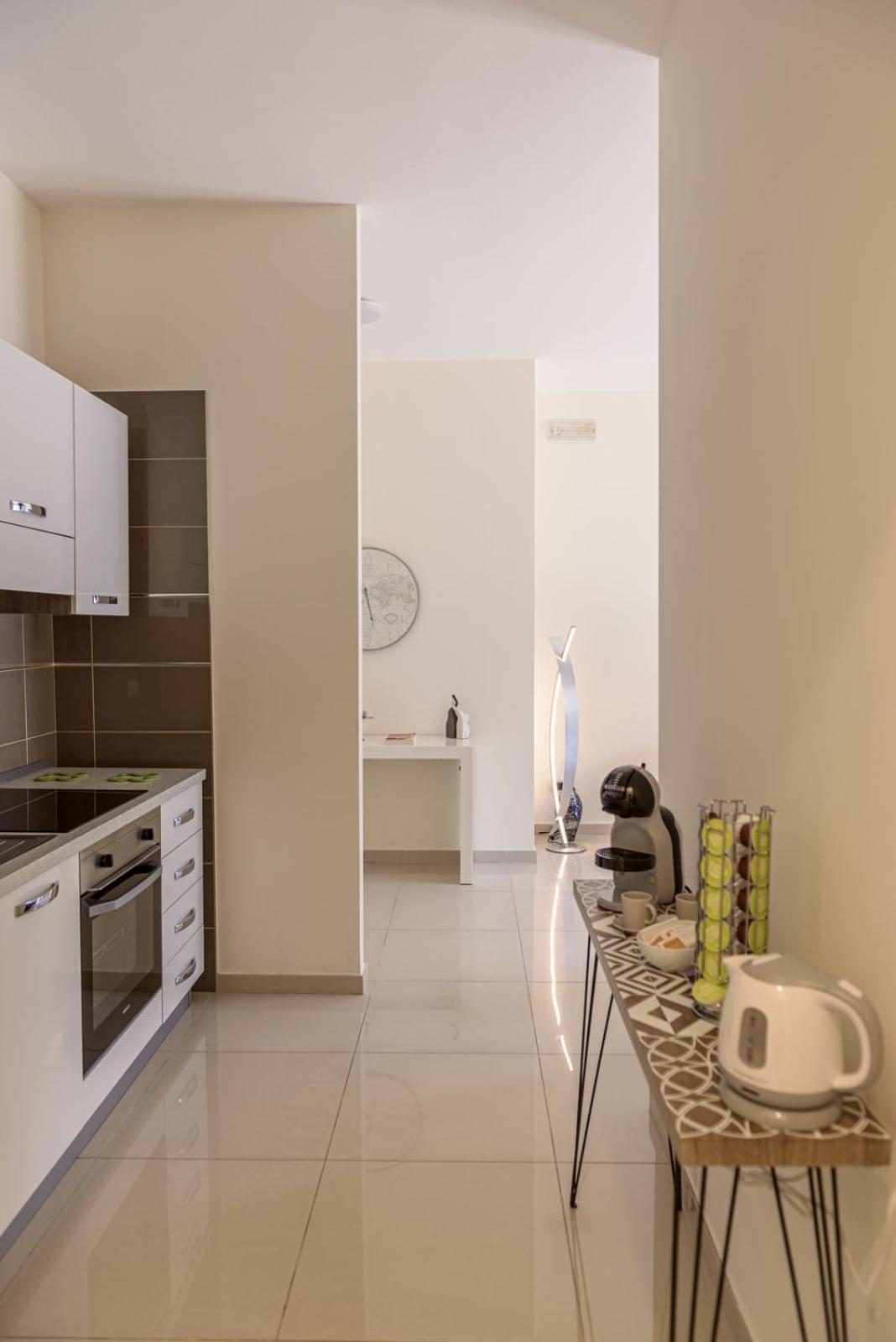 Centralflats 195 Private Apartments Bari Bagian luar foto
