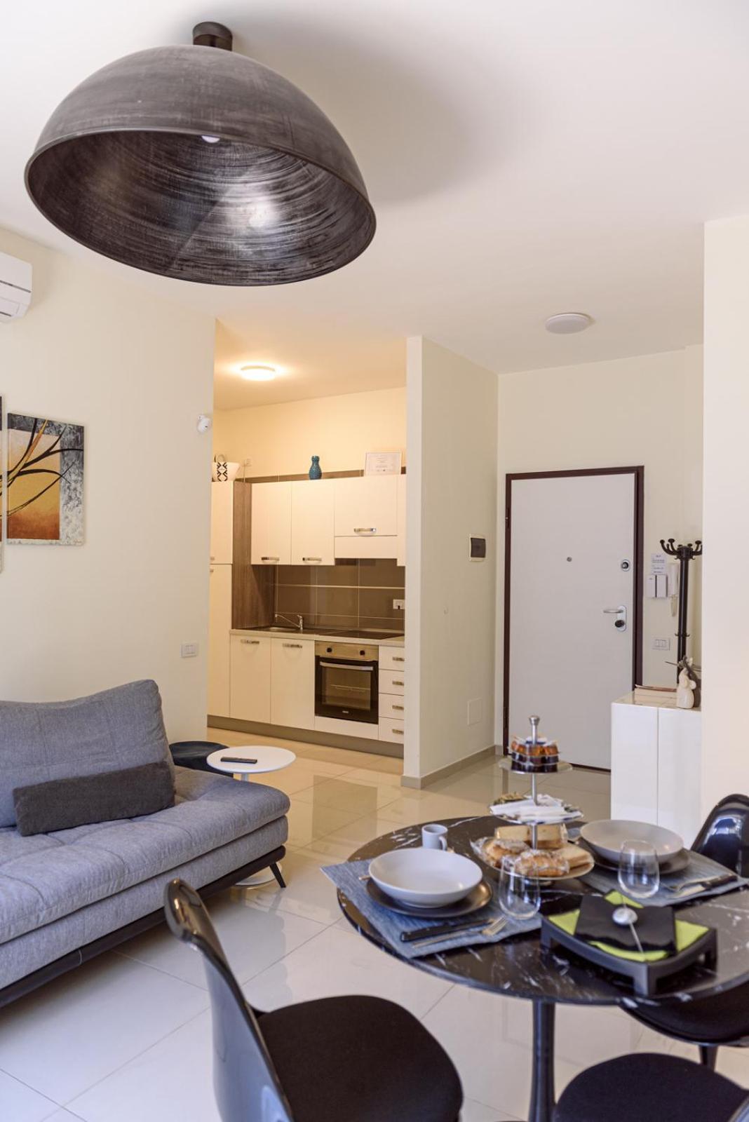 Centralflats 195 Private Apartments Bari Bagian luar foto